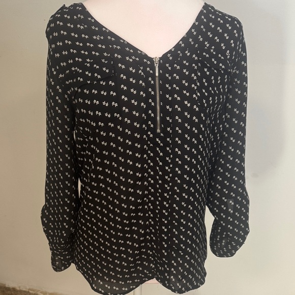 Candie's Black and White Patterned Blouse - Picture 1 of 3